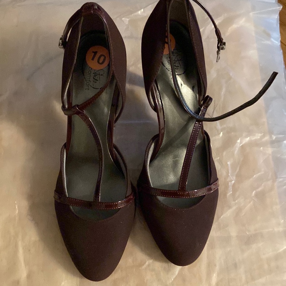 The shoe are size 10 color maroon leather and suede